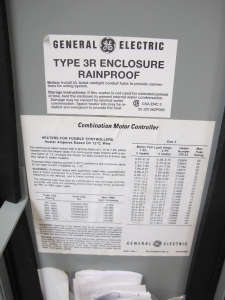 GE 300 LINE-CONTROL COMBINATION MOTOR CONTROLLER, RAINPROOF ENCLOSURE, MO# MTSJ800, 600 VAC, NEMA 2. LOADING & HANDLING FEE $15-4041
